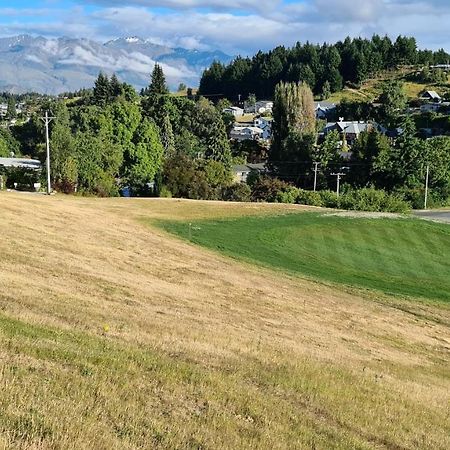 Kowhai Apartment - Private Opposite Golf Course Central 瓦纳卡 外观 照片