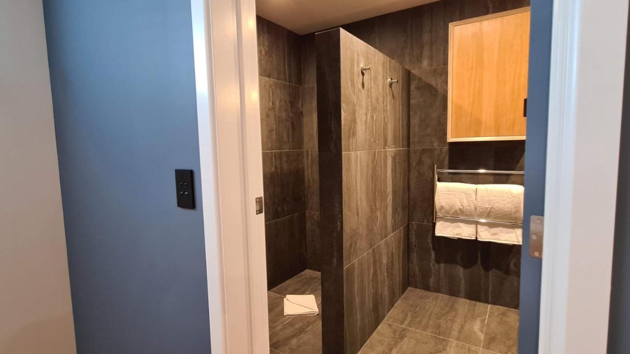 Kowhai Apartment - Private Opposite Golf Course Central 瓦纳卡 外观 照片